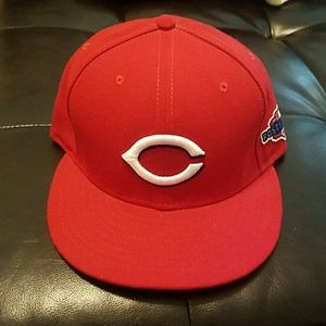 Cincinnati Reds size 7 1/2 fitted hat